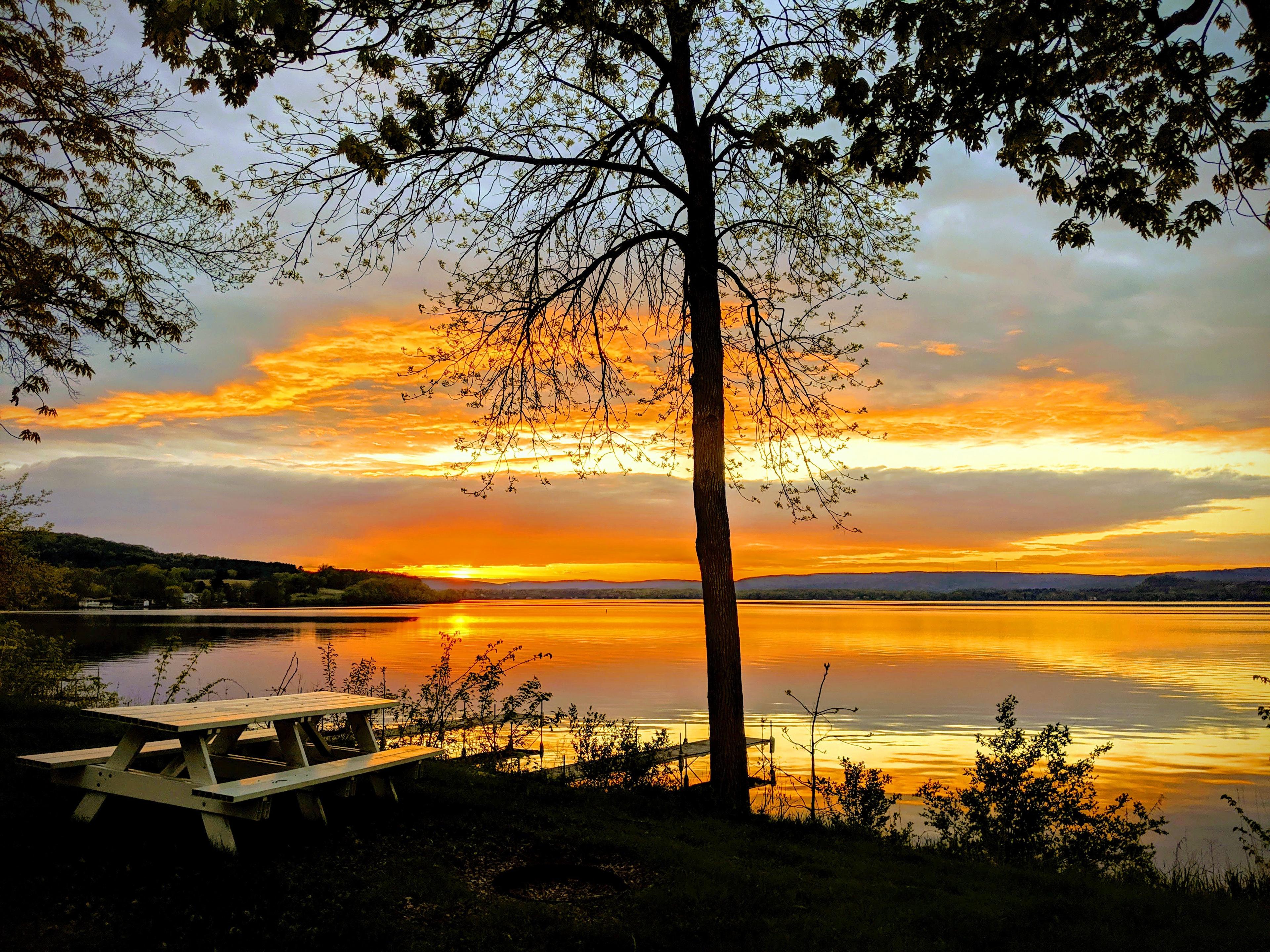 Burhop's Lakeside Lodge