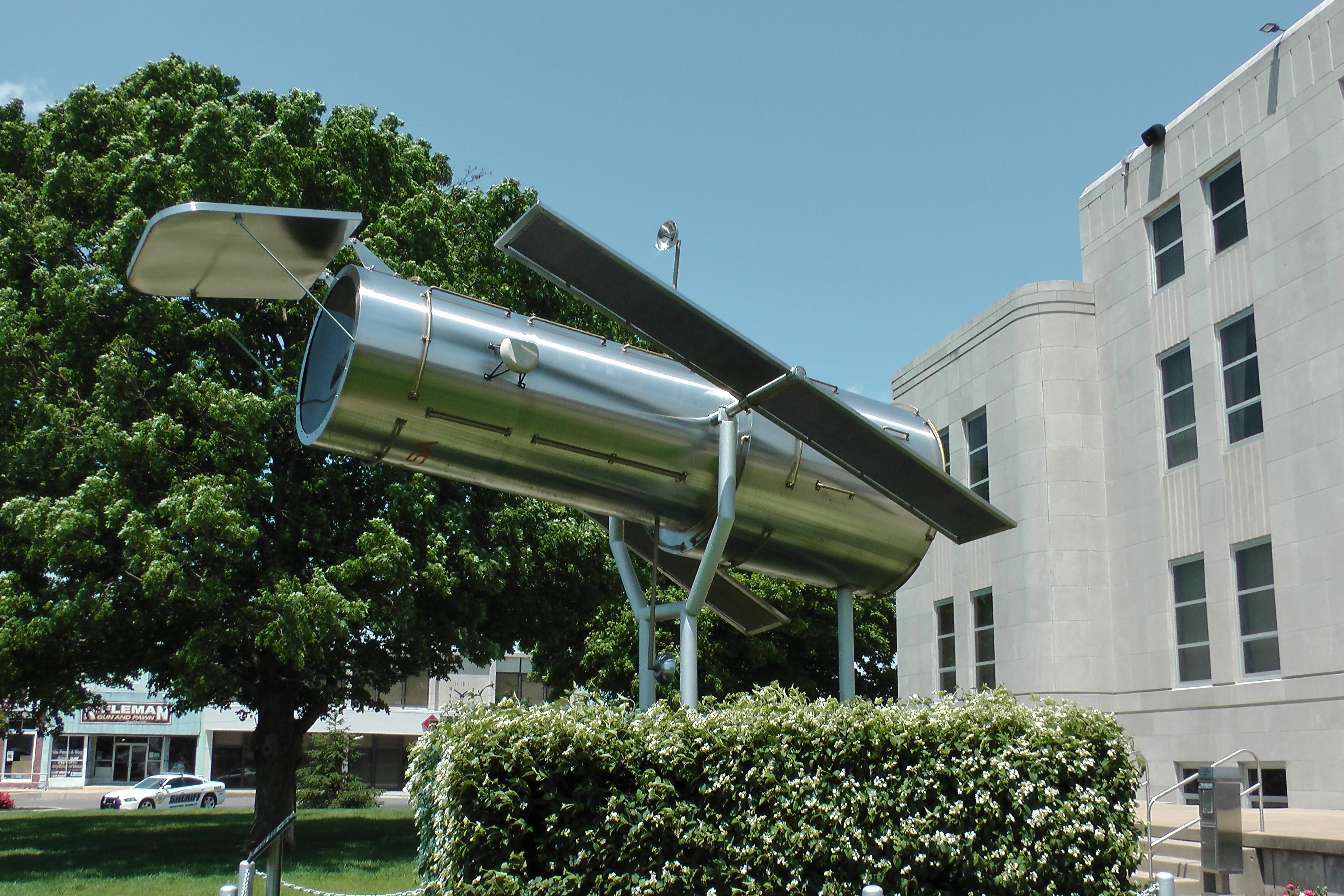 Webster County Circuit Court / Hubble Telescope Replica