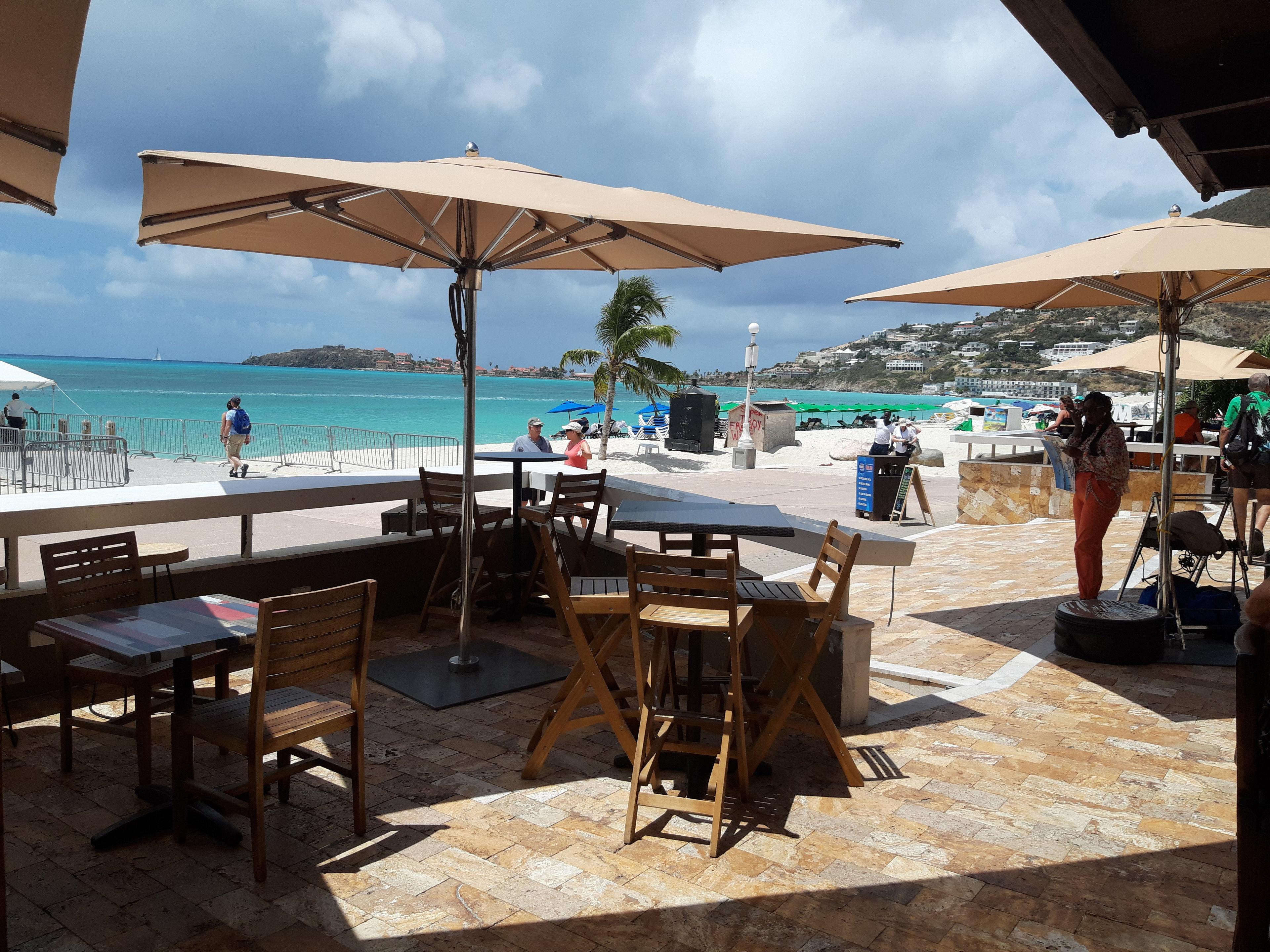 Lay Back Bar & Grill SXM