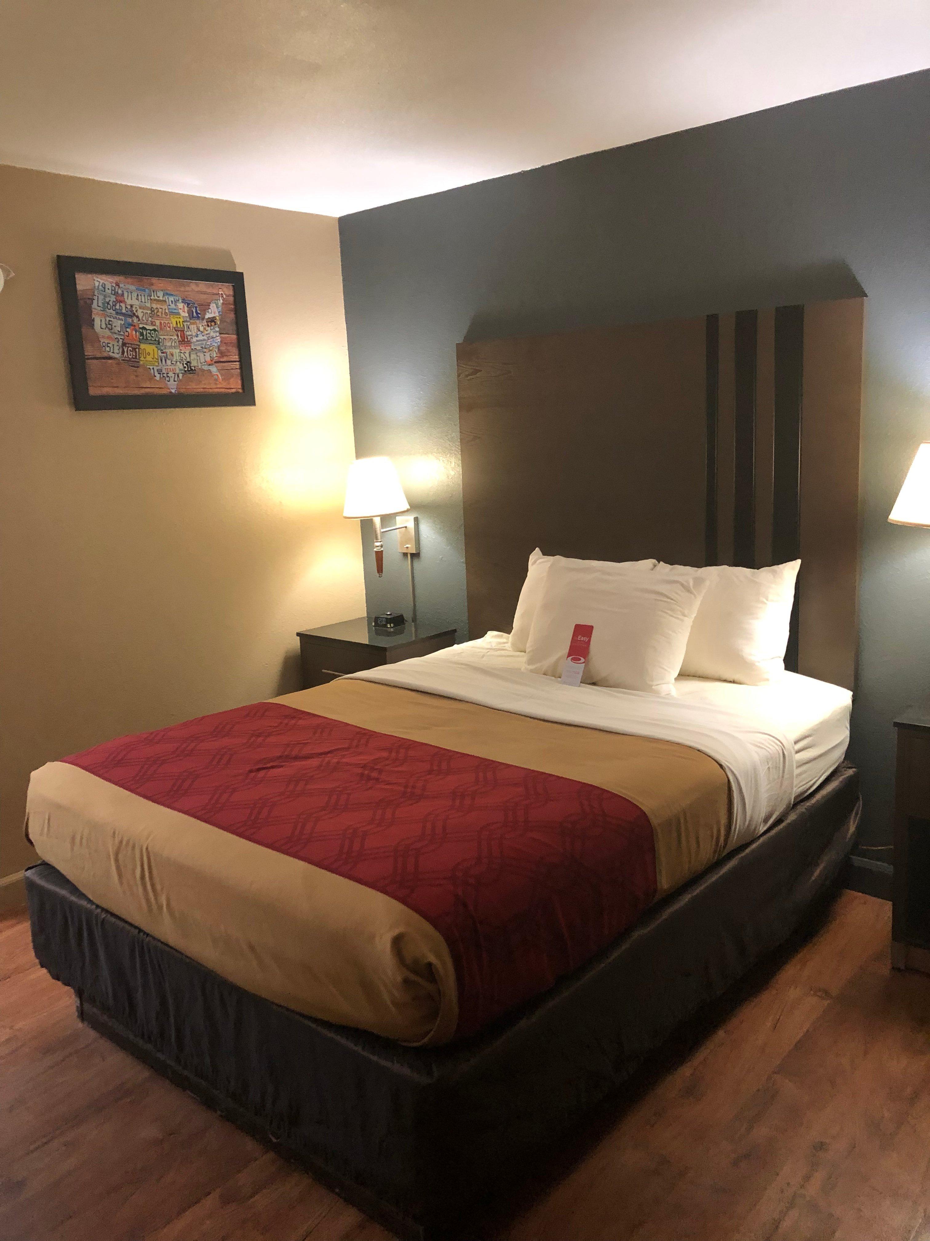 Econo Lodge  Inn & Suites I-35 at Shawnee Mission