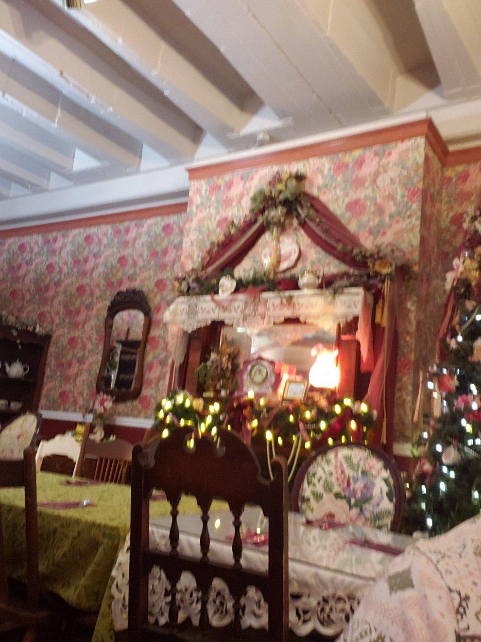 Miss Molly's Tea Room & Gift Shop