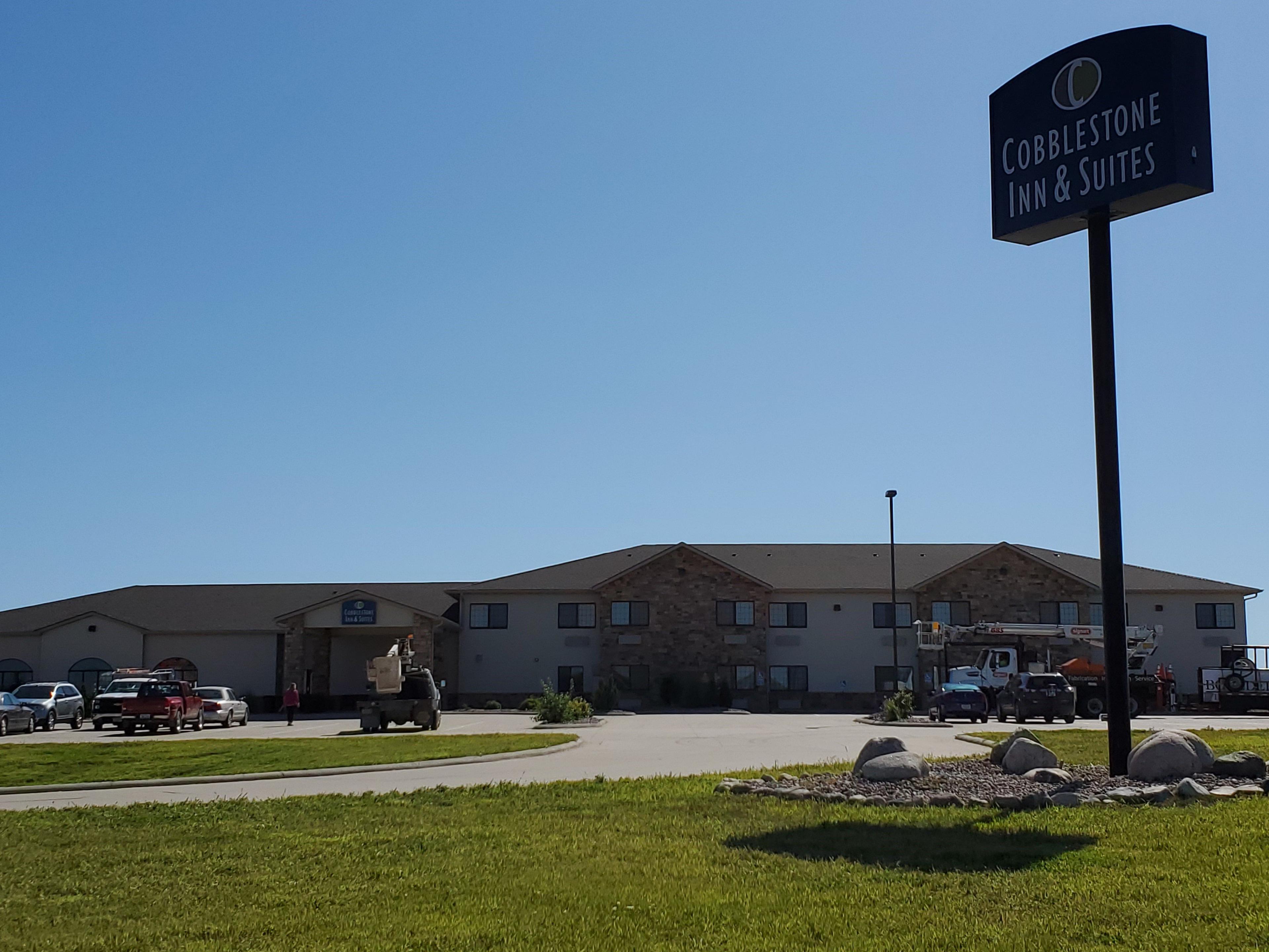 Cobblestone Inn & Suites - Holstein