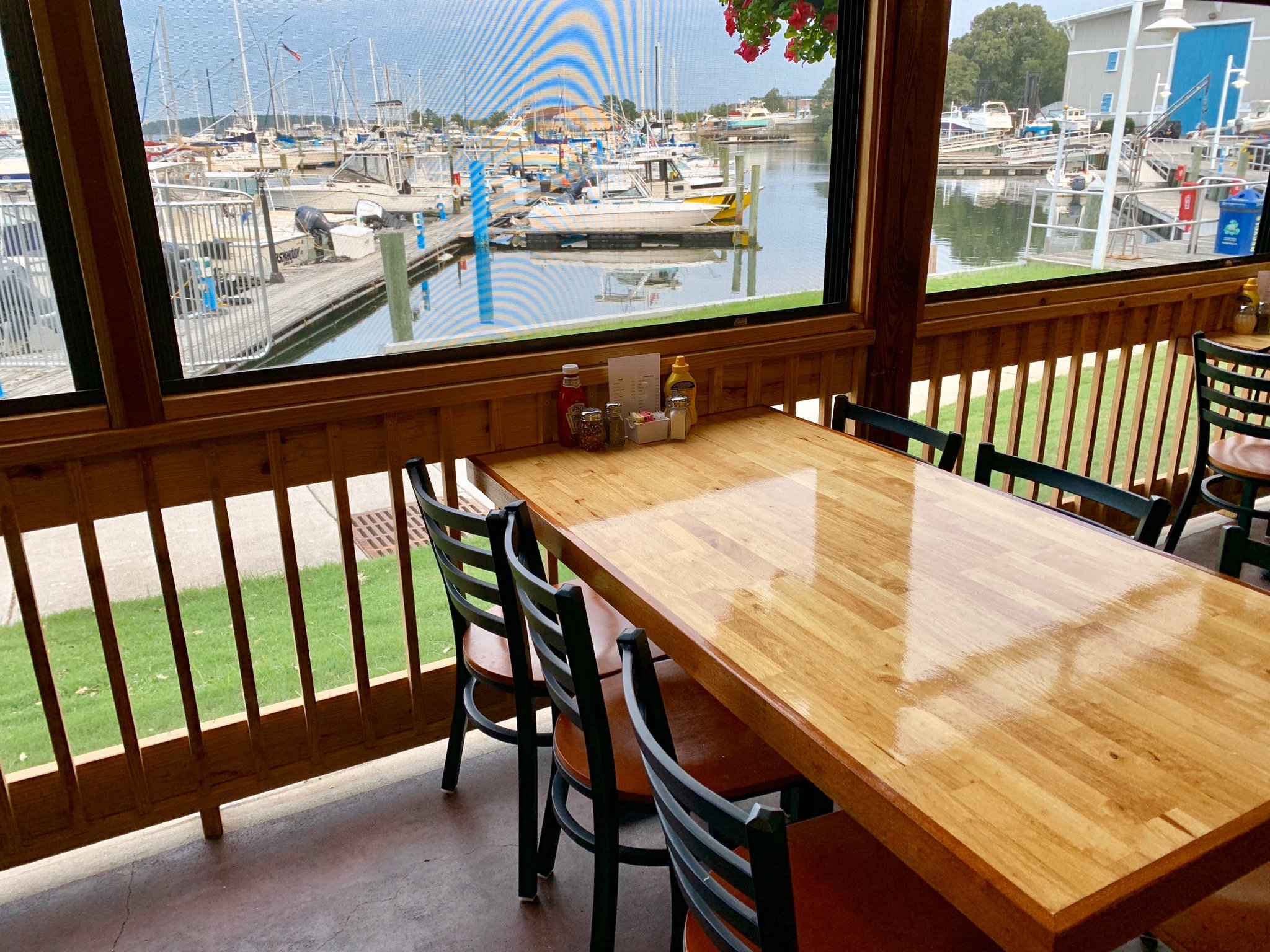 Stony’s Dockside Bar and Grill