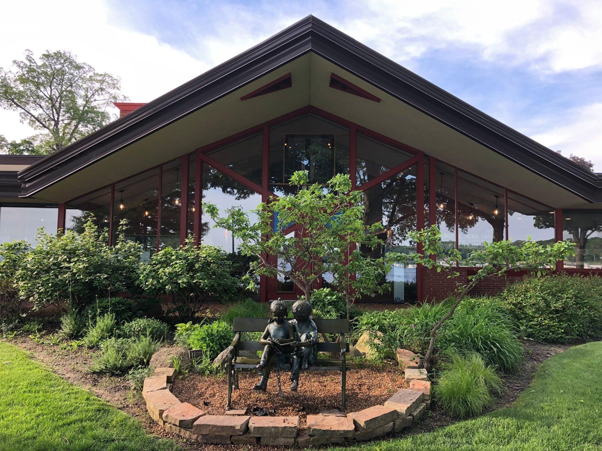 Lake Geneva Public Library