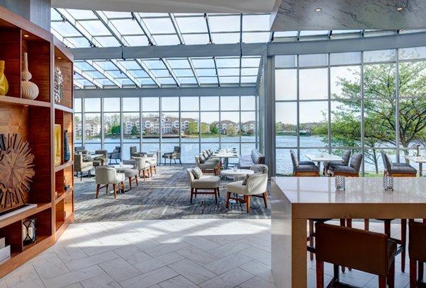 Bistro 33 & Lakeside Solarium