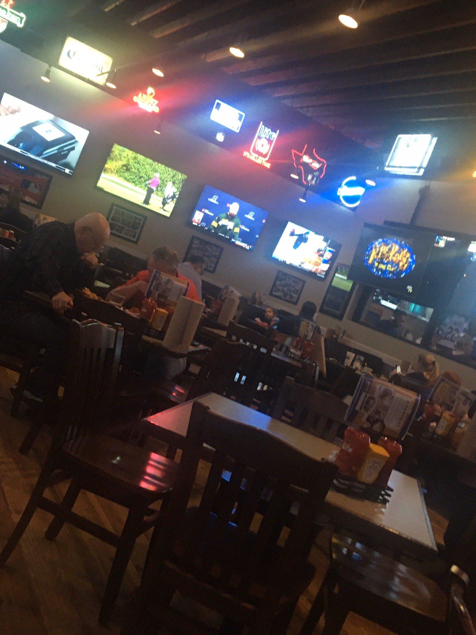 Pluckers Wing Bar