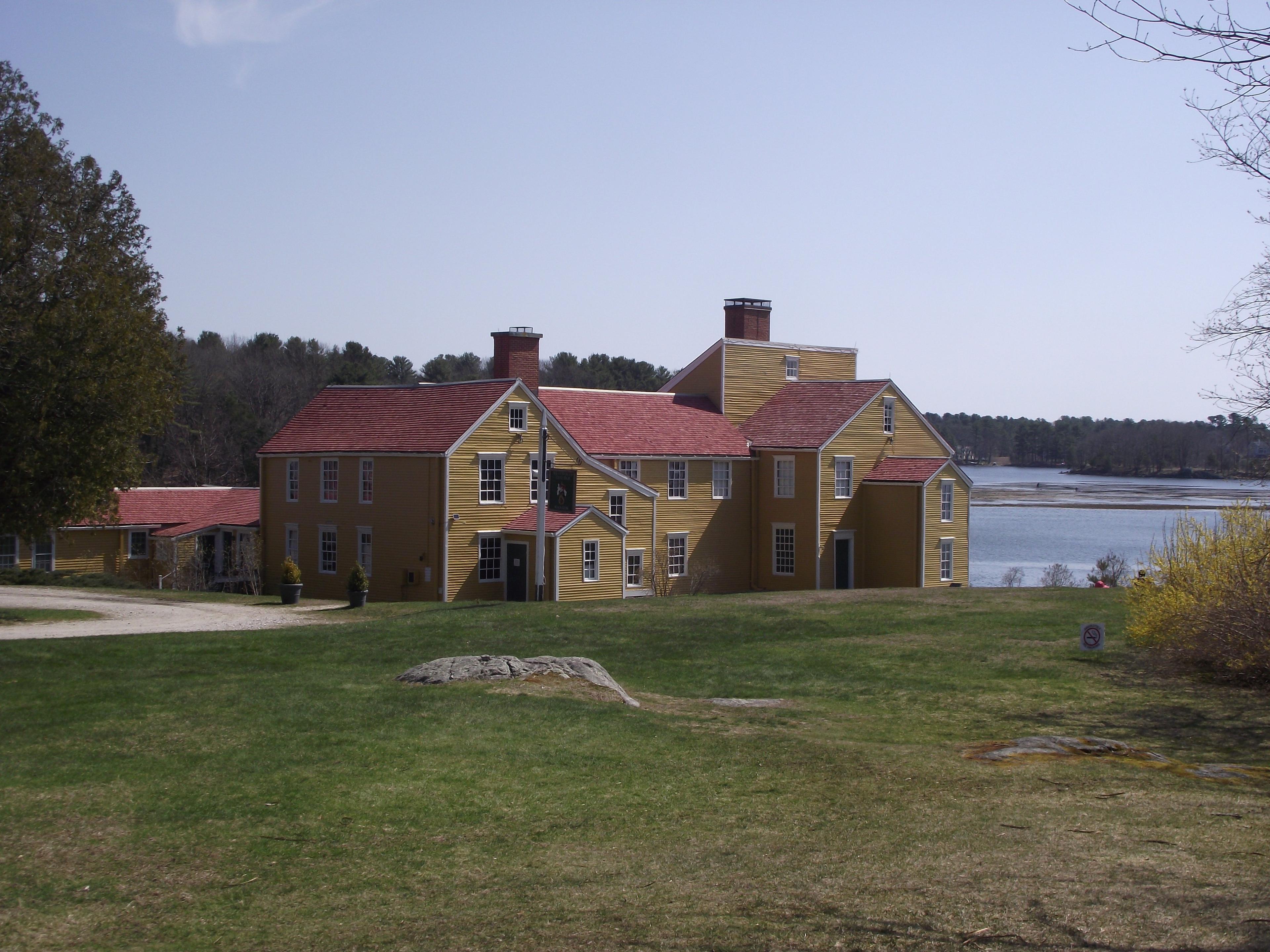 New Hampshire State Historic Marker #194 - Wentworth-Coolidge Mansion