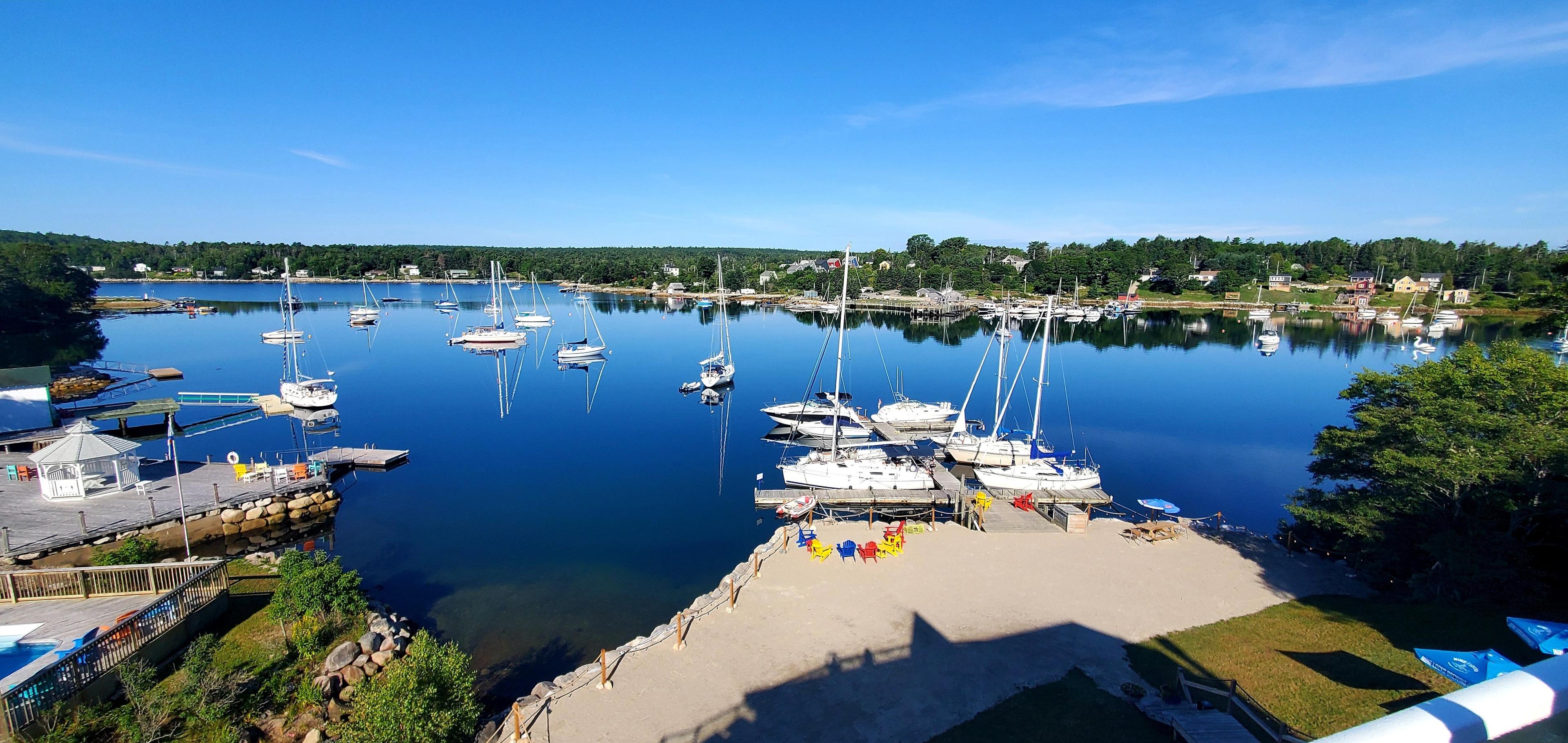 Tuna Blue Inn, Restaurant and Marina