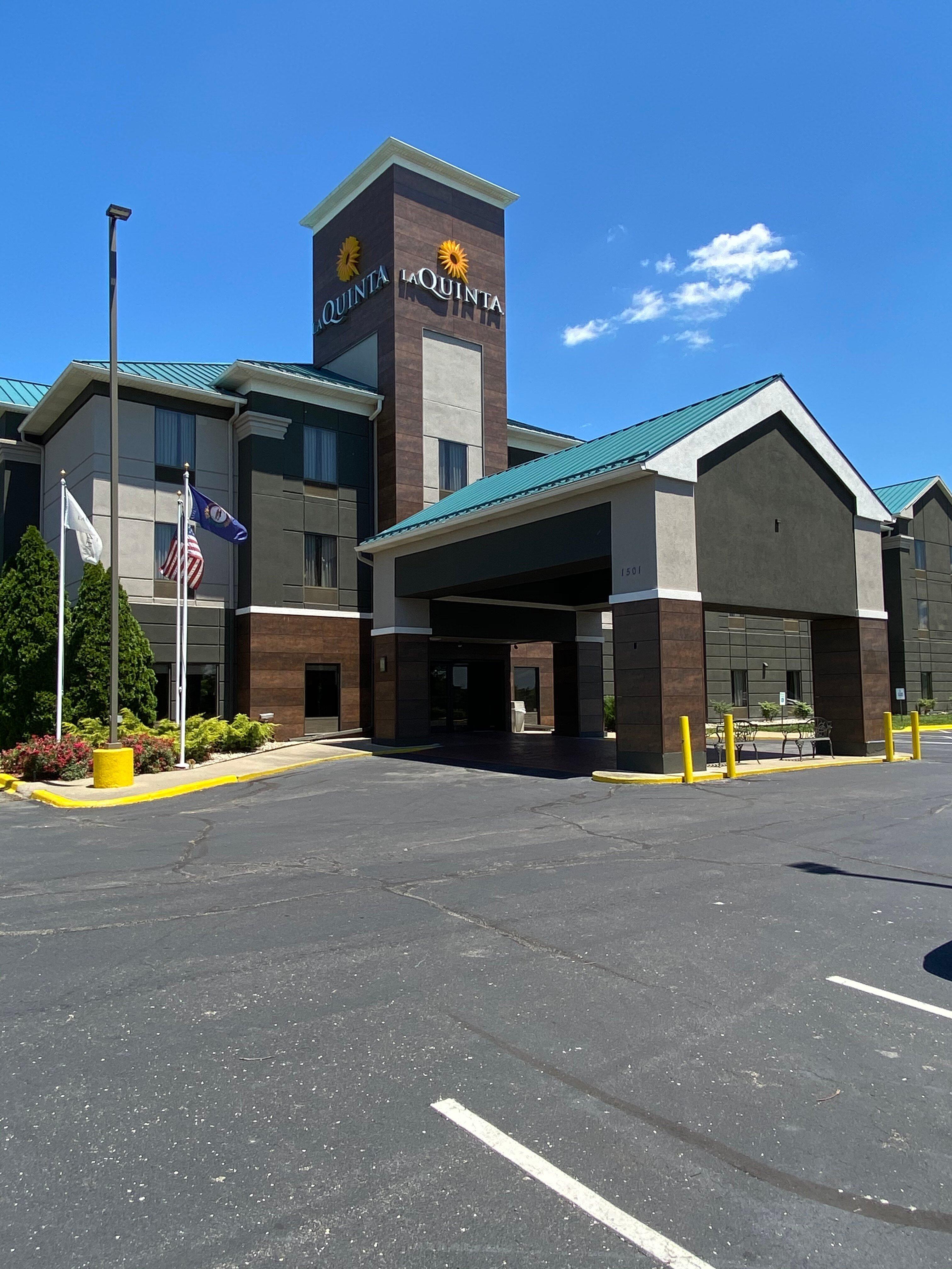 La Quinta Inn & Suites By Wyndham Louisville East