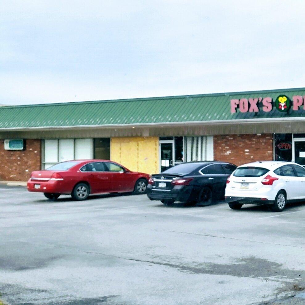 Fox's Pizza Den