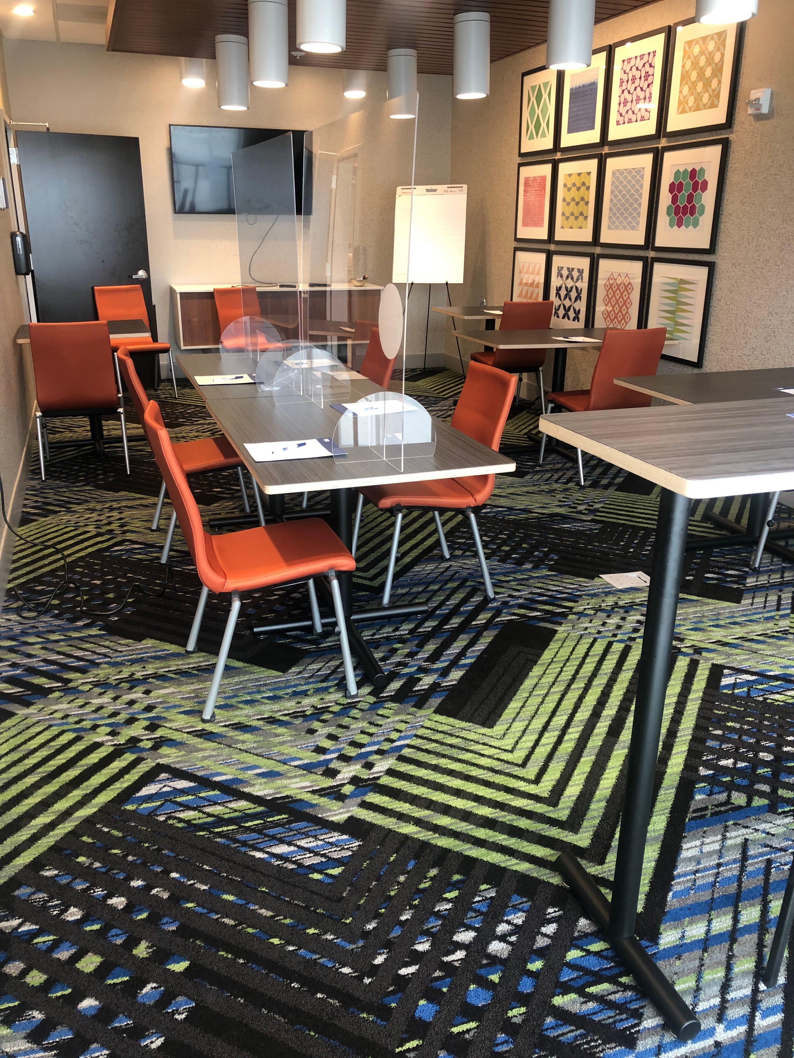 Holiday Inn Express & Suites Milwaukee - Brookfield, an IHG Hotel