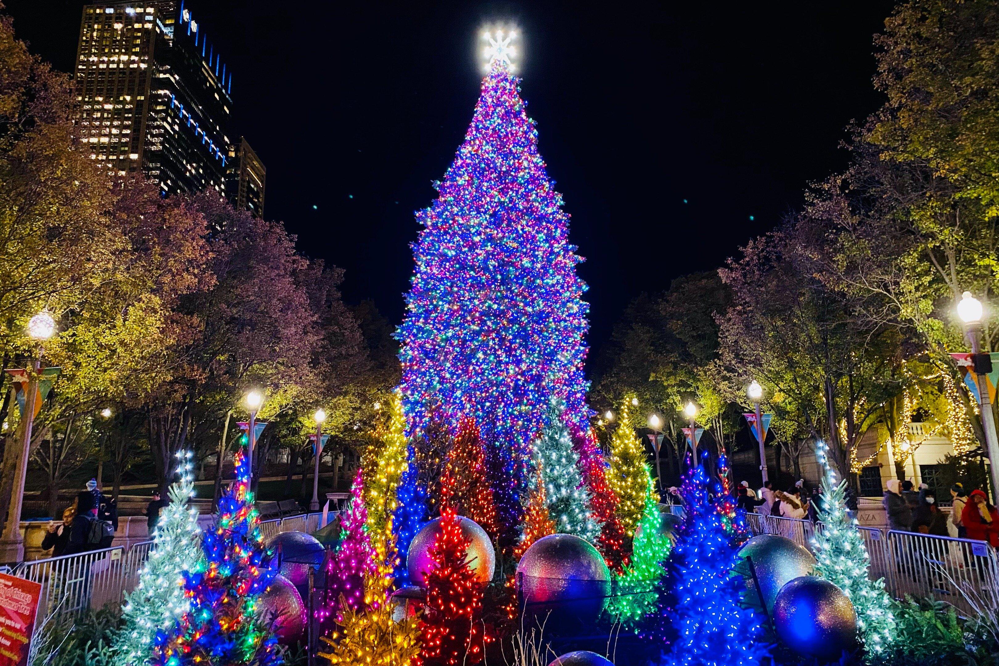 Magnificent Mile Holiday Lights Walking Tour