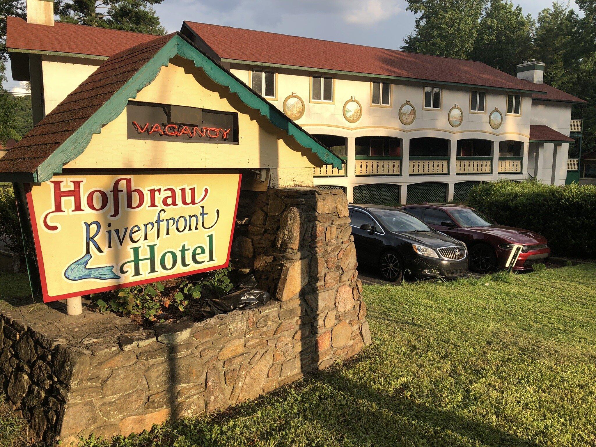 Hofbrau Riverfront Hotel