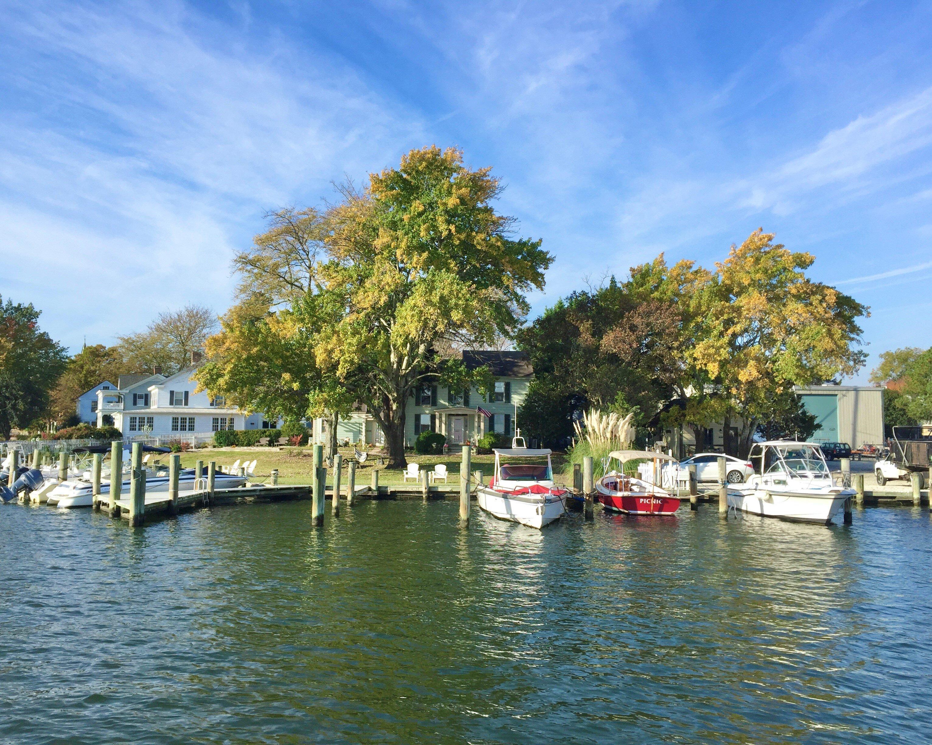 Log Canoe Inn