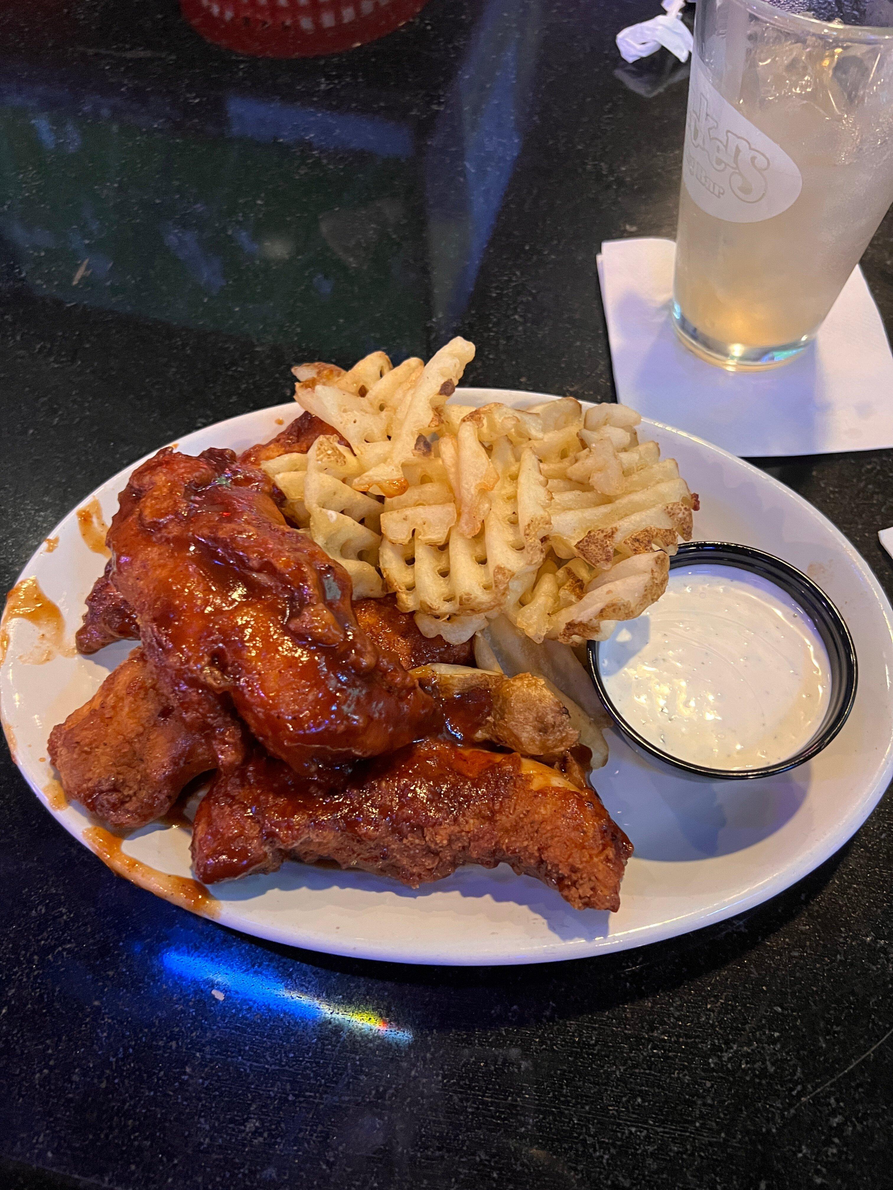 Pluckers Wing Bar