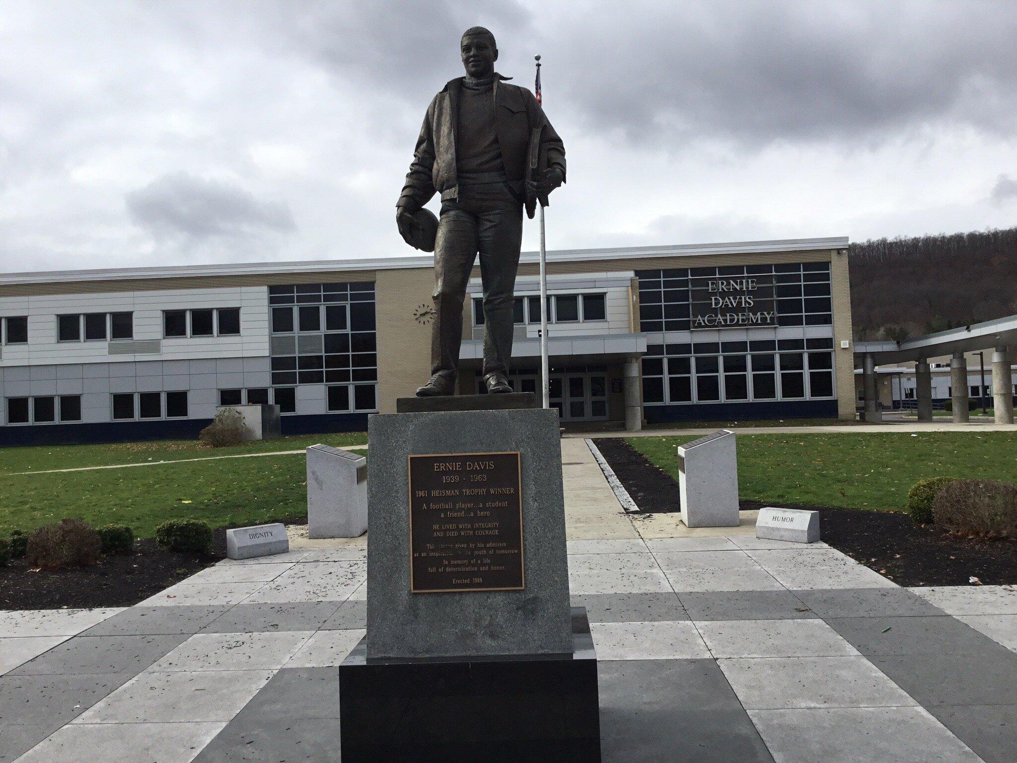 Ernie Davis Statue