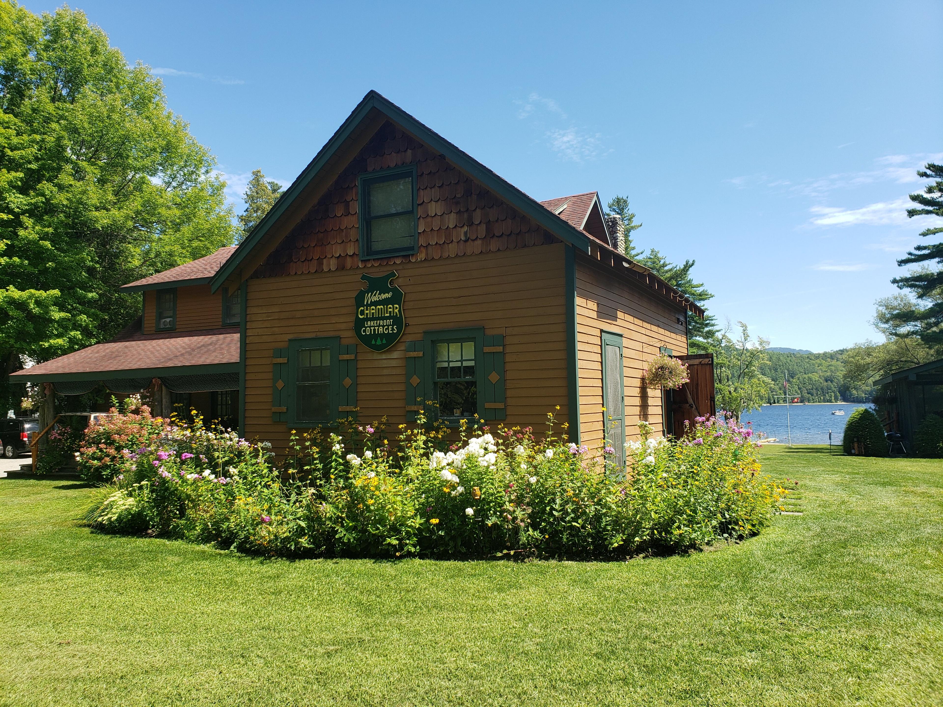 Chamlar Lakefront Resort & Cottages