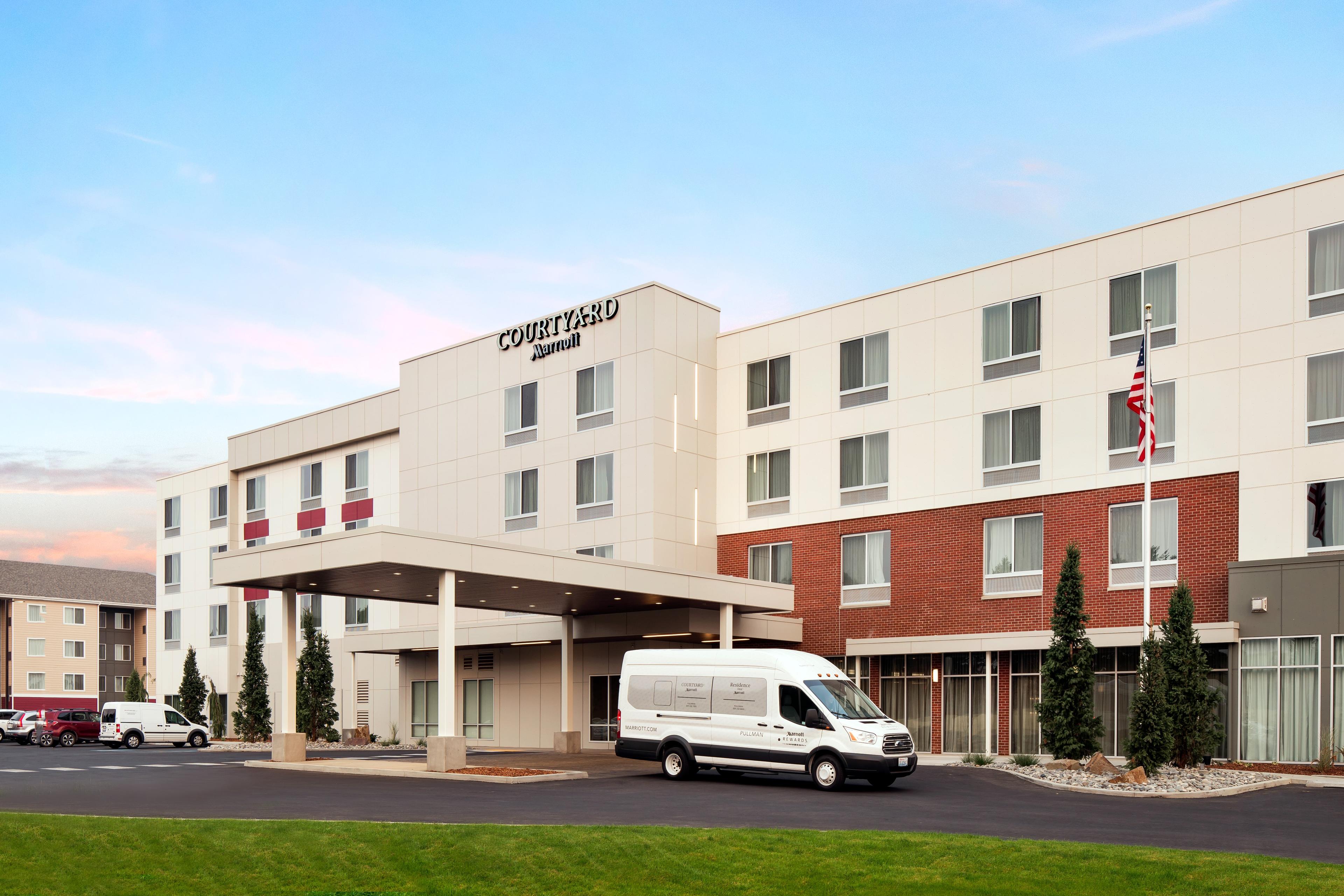 Courtyard By Marriott Pullman