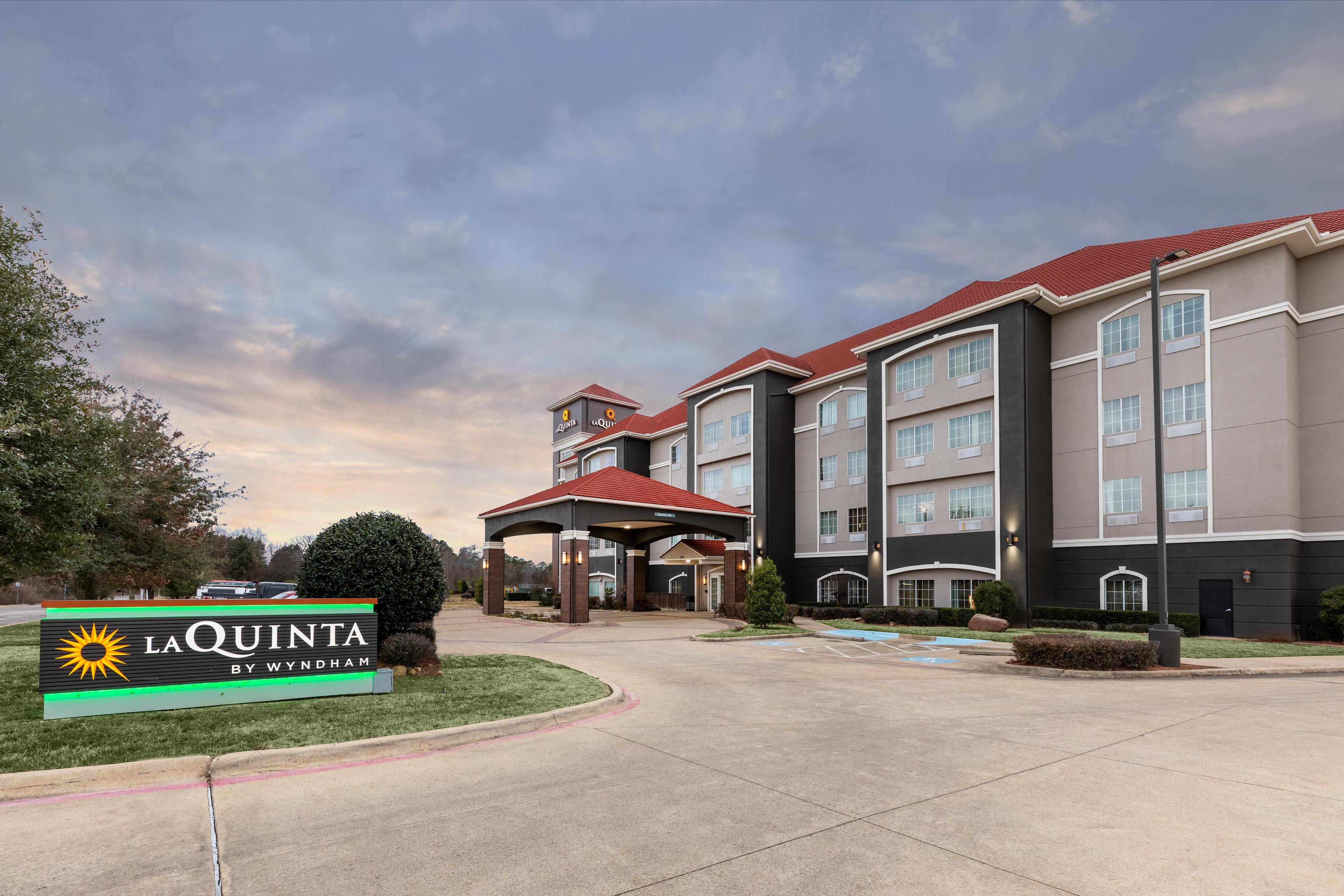 La Quinta Inn & Suites by Wyndham Mt. Pleasant