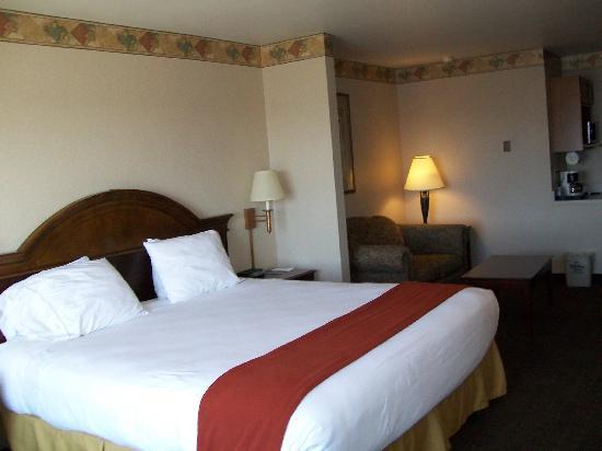 Holiday Inn Express & Suites Eagle Pass, an IHG Hotel