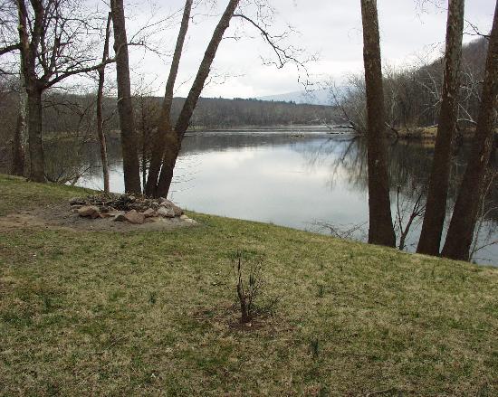 The Stone Manor Riverfront Cabins