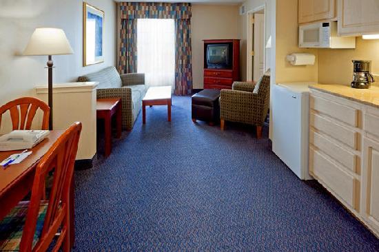 Holiday Inn Express & Suites Reading Airport, an IHG Hotel