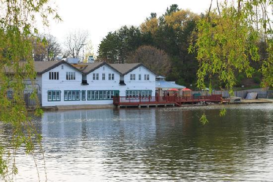 Bostwick Lake Inn