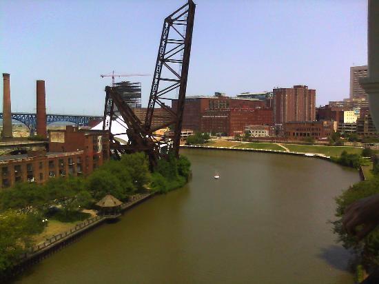 Veterans' Memorial (Detroit-Superior) Bridge