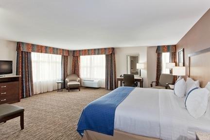 Holiday Inn & Suites Surrey East - Cloverdale, an IHG Hotel