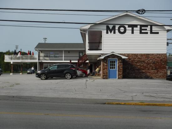 Brewer Motor Inn