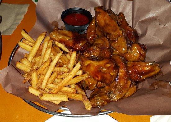 Puck 'N Wings