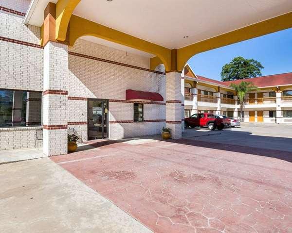 Rodeway Inn & Suites