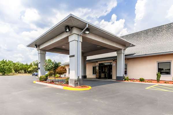 Econo Lodge Inn & Suites