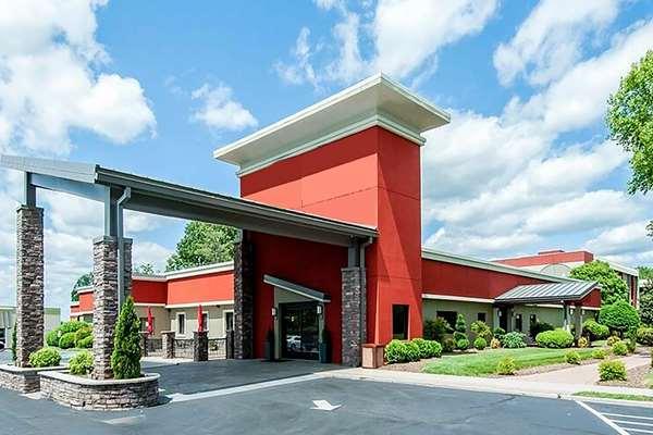 Days Inn & Suites by Wyndham Johnson City