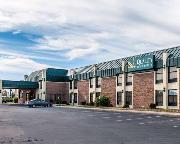 Quality Inn & Suites Shelbyville I-74