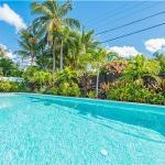 Coco Palm Escape: 5 Min Walk to Beaches 5 Star Home 4/2 Feet to BEACH Heated Pool!