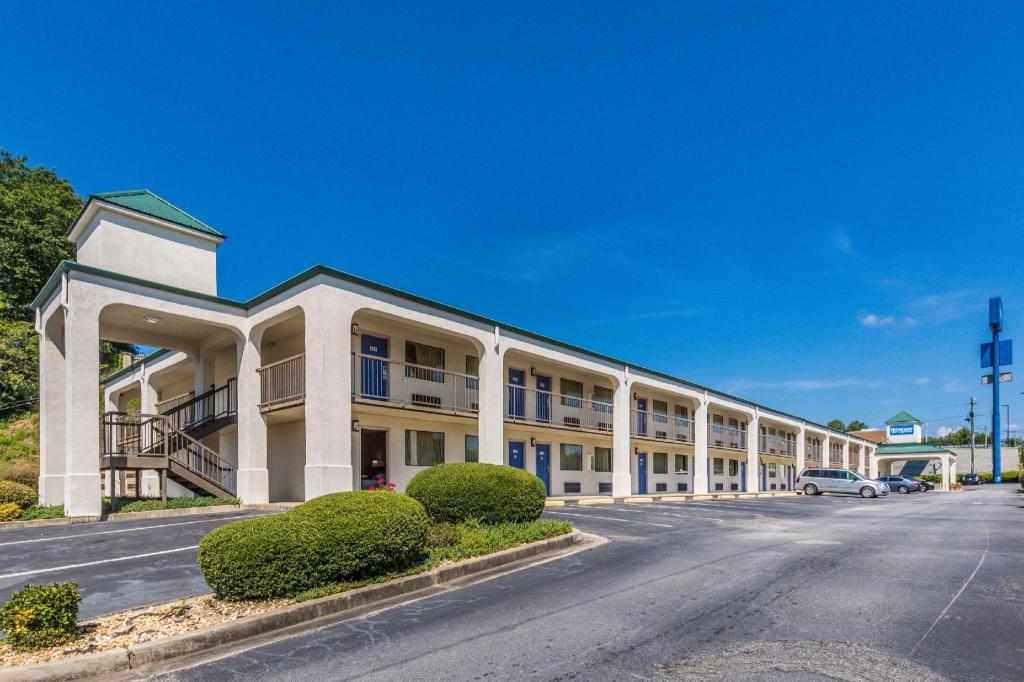 Rodeway Inn & Suites