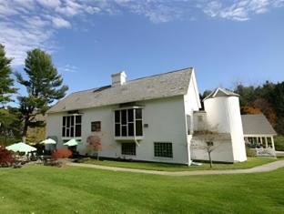 The 1896 House Country Inn - Brookside & Pondside