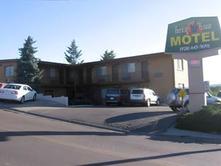 Heritage House Motel