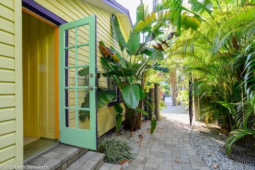 2 Bedroom - The Shack - Treasure Island Resort Cottage