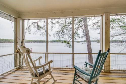 Selah Lakefront Retreat