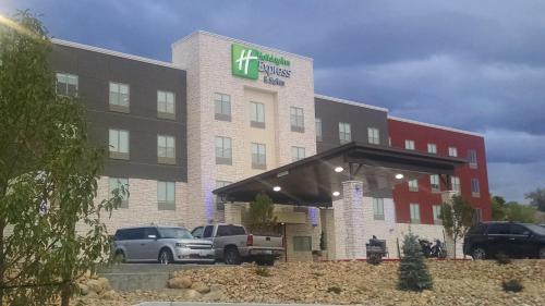 Holiday Inn Express & Suites Price