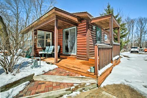 Fort Atkinson Cottage with Deck at Lake Koshkonong!