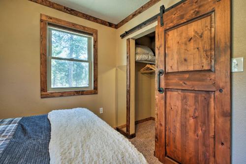 Remodeled Conifer Cabin w/ Deck & Mountain Views!