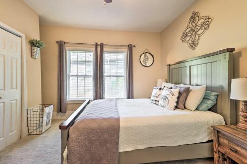 Updated Farmhouse with Backyard 10Mi to Dtwn Atlanta