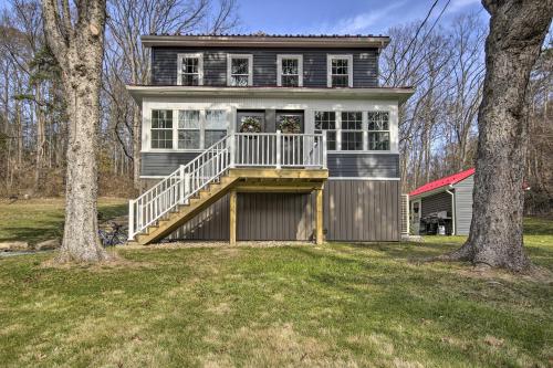 Quiet Escape with Hot Tub 5 Miles to Raystown Lake!