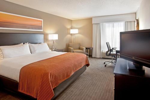 Holiday Inn Express & Suites Eden Prairie - Minnetonka, an IHG Hotel