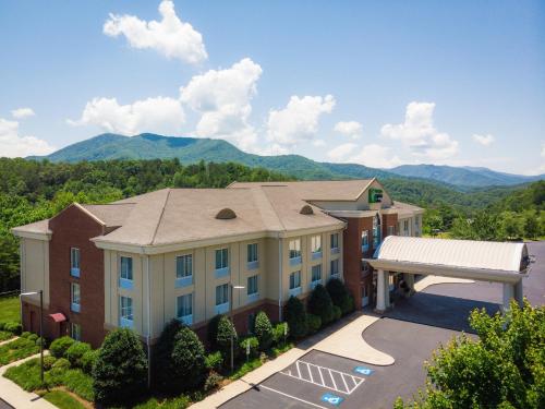 Holiday Inn Express & Suites Sylva / Dillsboro