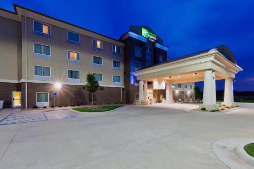 Holiday Inn Express & Suites Salina, an IHG Hotel