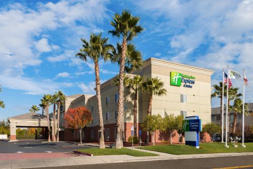 Holiday Inn Express & Suites Vacaville, an IHG Hotel